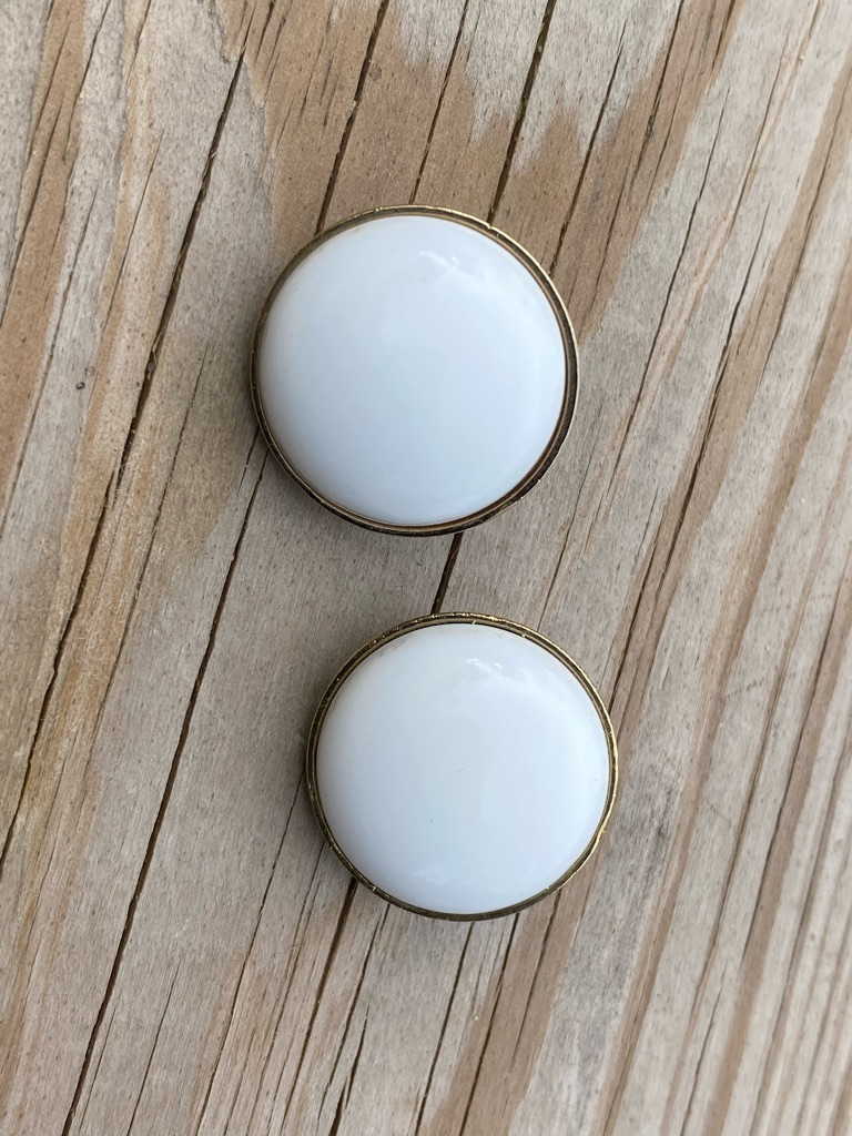 Vintage Monet White Round Dome Button Clip-On Earrings With Gold Plated Edge 14$